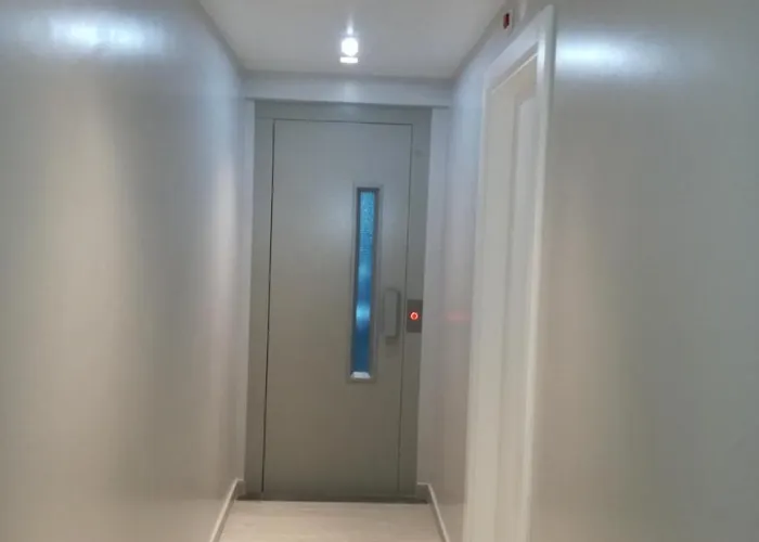 By The בית הארחה